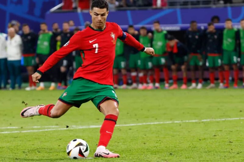 Cristiano Ronaldo Net Worth 2025: Girlfriend, Cars, Income